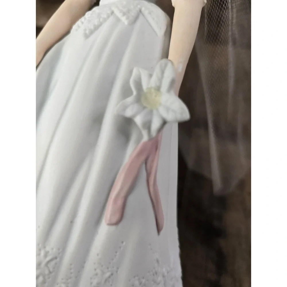 Vintage House of Lloyd 1991 Porcelain Bride Figurine White Wedding Gown Veil 9in